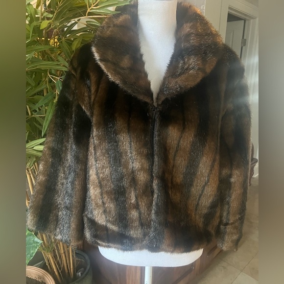 Cejon faux fur jacket large NWOT. Brown and black fully lined. Gorgeous colors - Picture 3 of 13